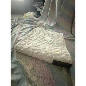 Rachel Zoe Luxe Textured Leopard Bath Towel | Ivory Neutral | NWT